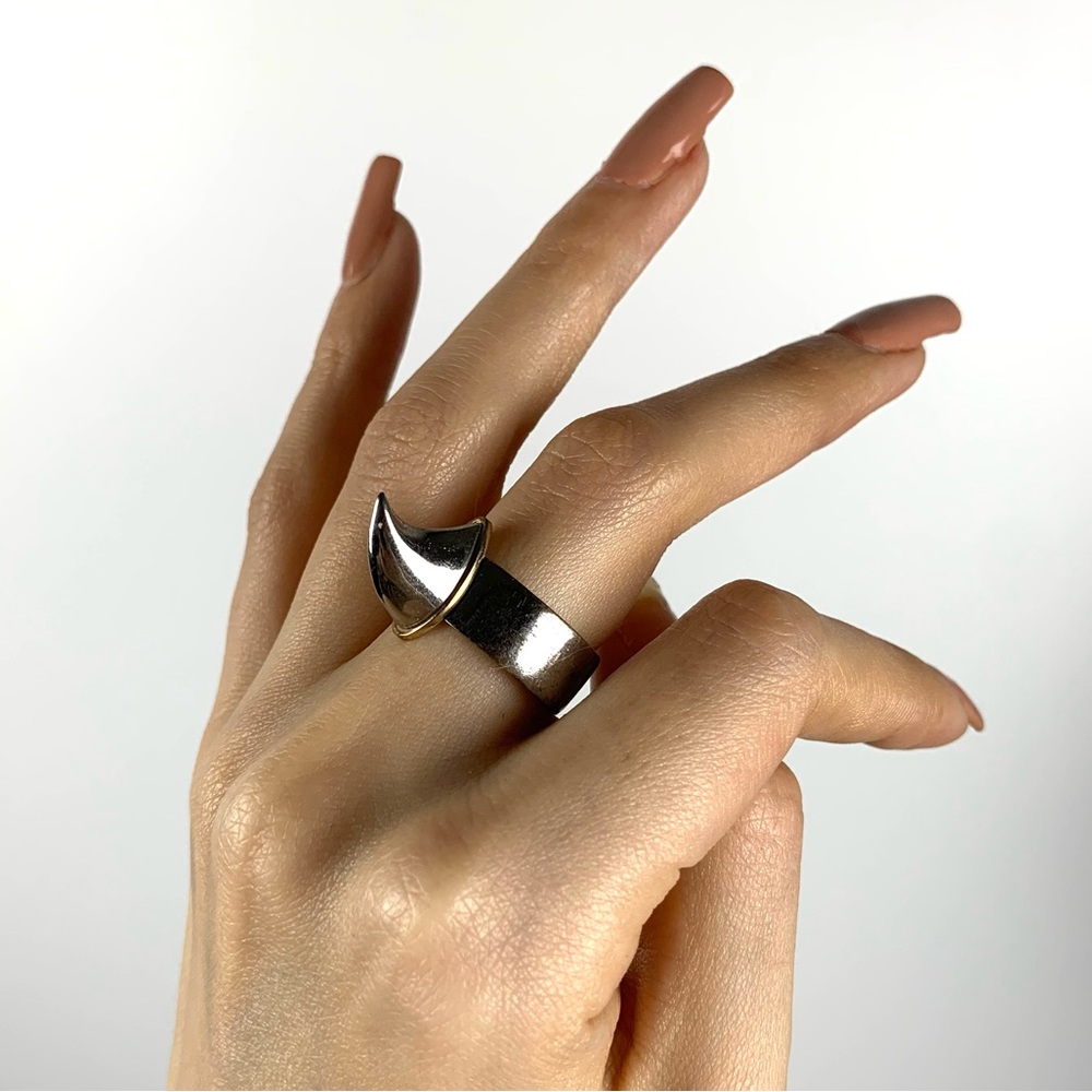 Men’s/Women’s Givenchy Designer Silver tone Shark Ring, SZ: 6/7